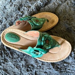 Clarks flip flops